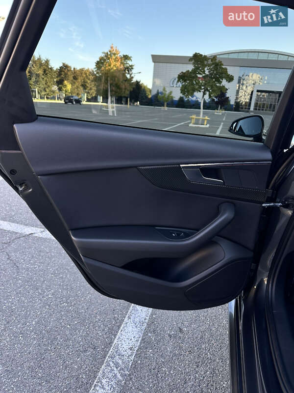 Универсал Audi A4 2016 в Киеве
