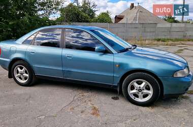 Седан Audi A4 1998 в 