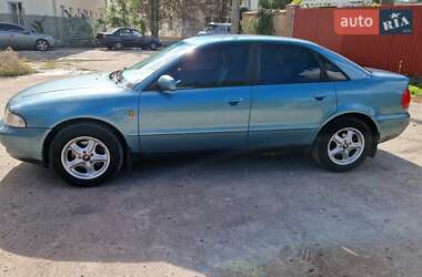 Седан Audi A4 1998 в 