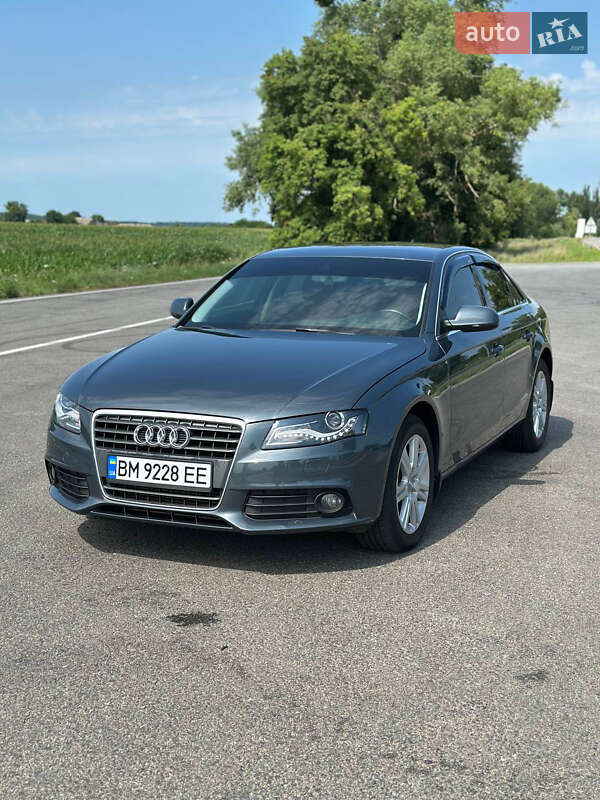 Седан Audi A4 2010 в Ромнах