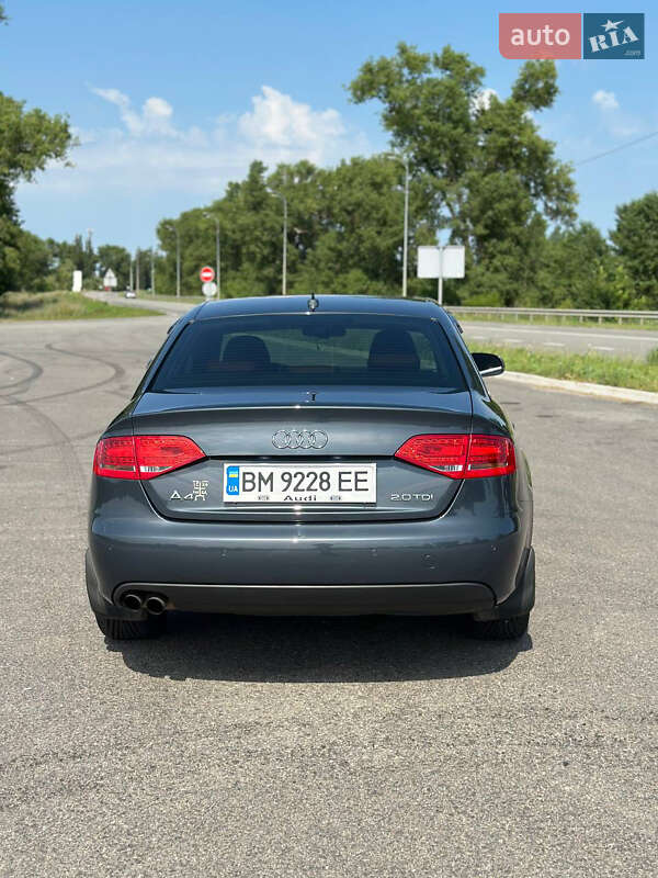 Седан Audi A4 2010 в Ромнах