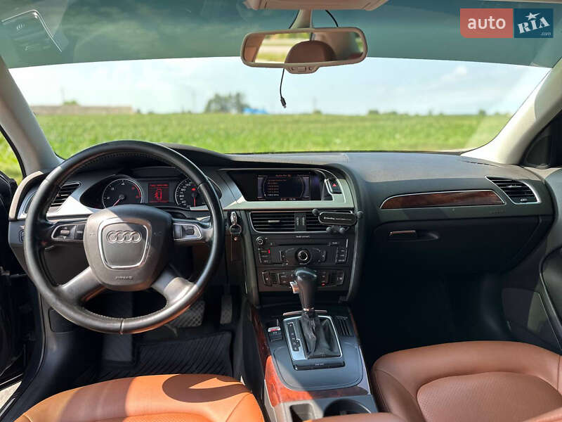 Седан Audi A4 2010 в Ромнах