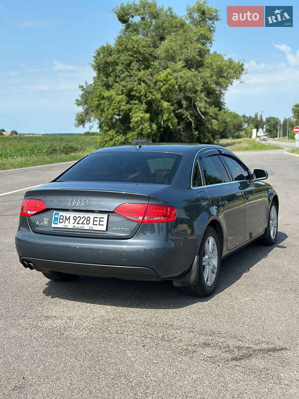 Седан Audi A4 2010 в Ромнах