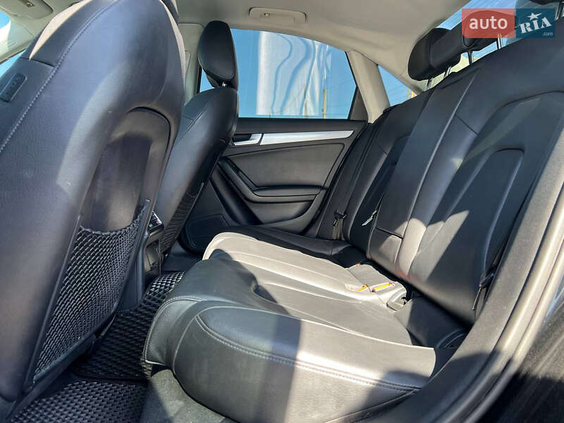 Седан Audi A4 2015 в Львове