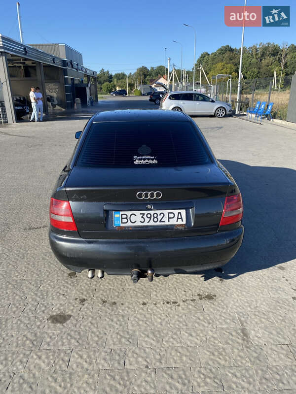 Седан Audi A4 1996 в Львове