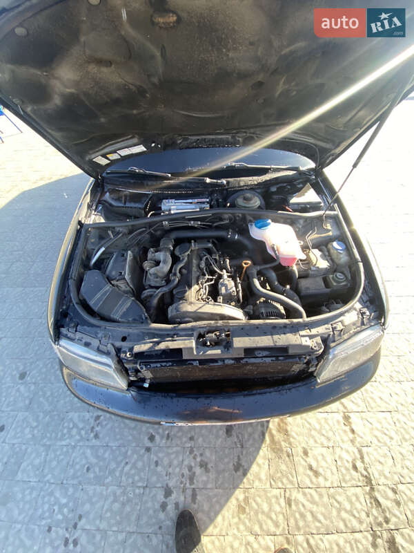 Седан Audi A4 1996 в Львове