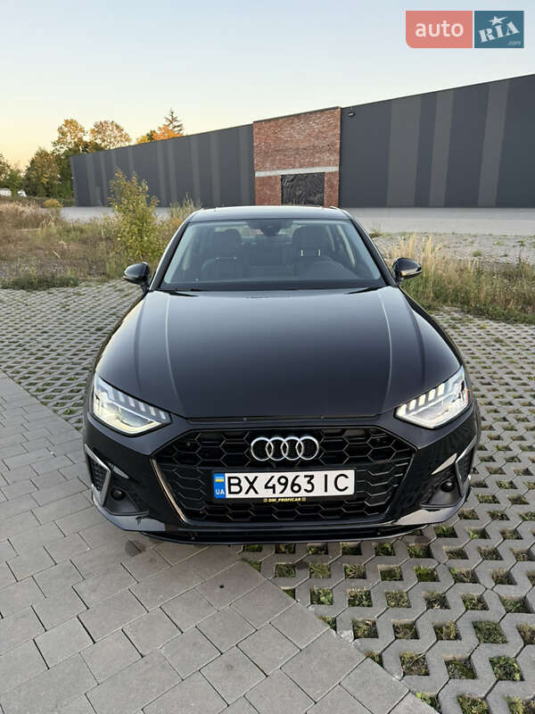 Седан Audi A4 2023 в Хмельницком