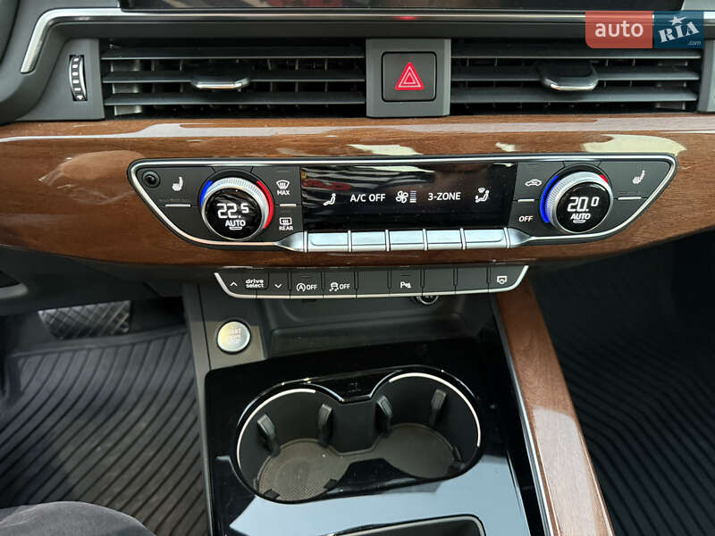 Седан Audi A4 2023 в Хмельницком