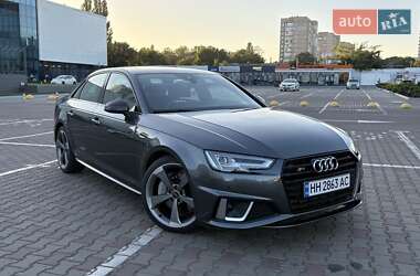 Седан Audi A4 2018 в 