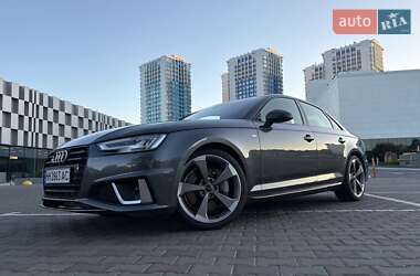 Седан Audi A4 2018 в 