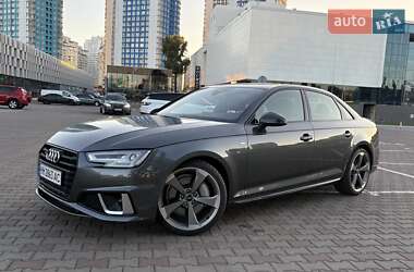 Седан Audi A4 2018 в 