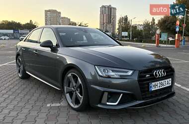 Седан Audi A4 2018 в 