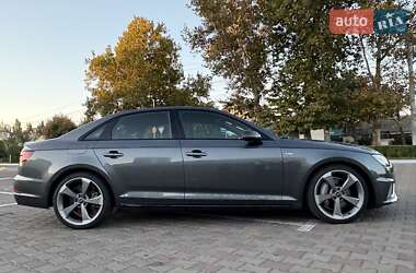 Седан Audi A4 2018 в 