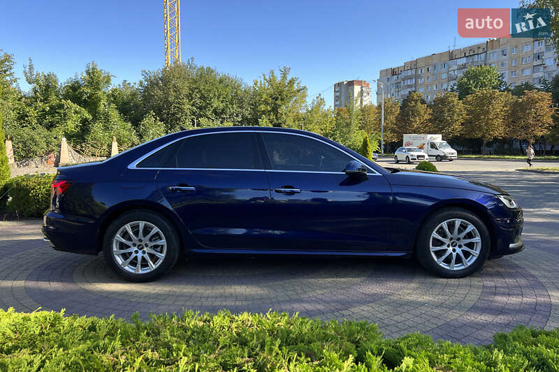 Седан Audi A4 2021 в Львове