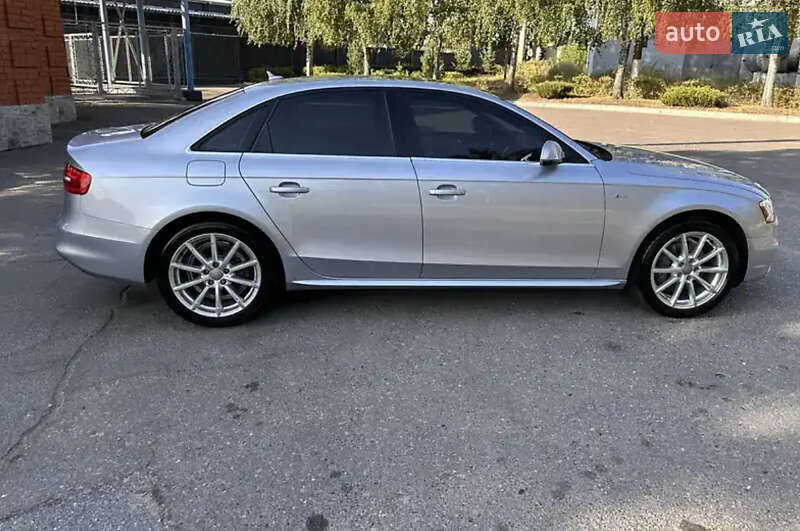 Седан Audi A4 2015 в Львові