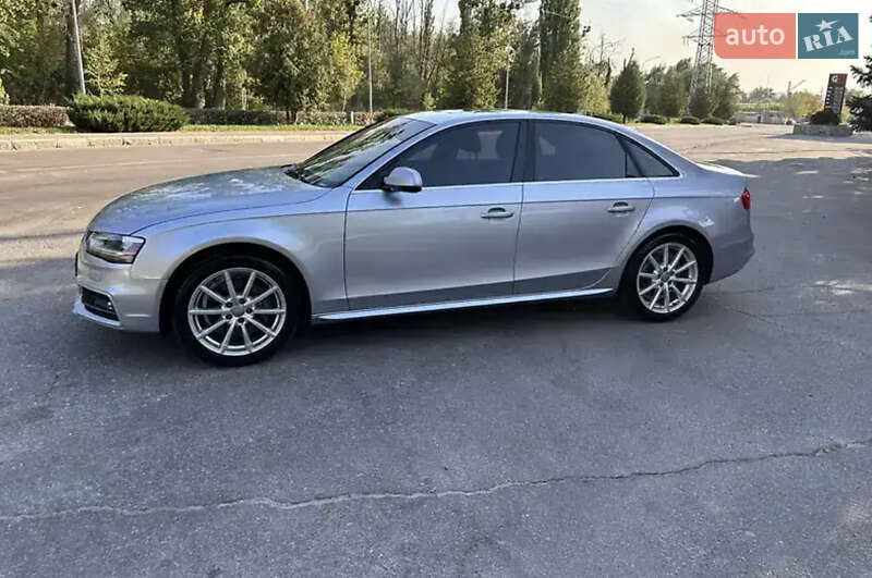 Седан Audi A4 2015 в Львові