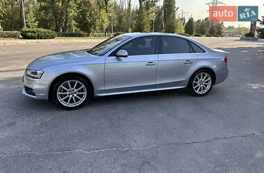 Седан Audi A4 2015 в 