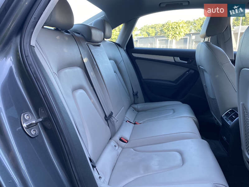 Седан Audi A4 2014 в Луцке