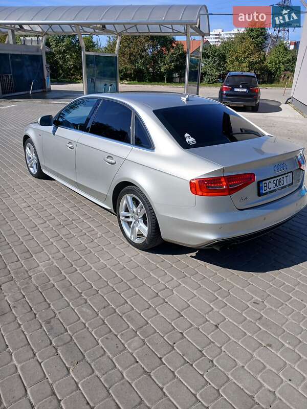 Седан Audi A4 2014 в Львове