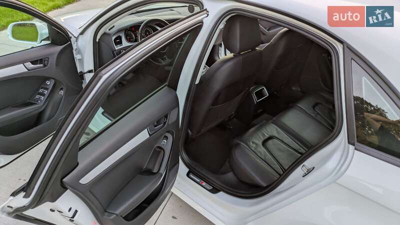 Седан Audi A4 2015 в Луцке