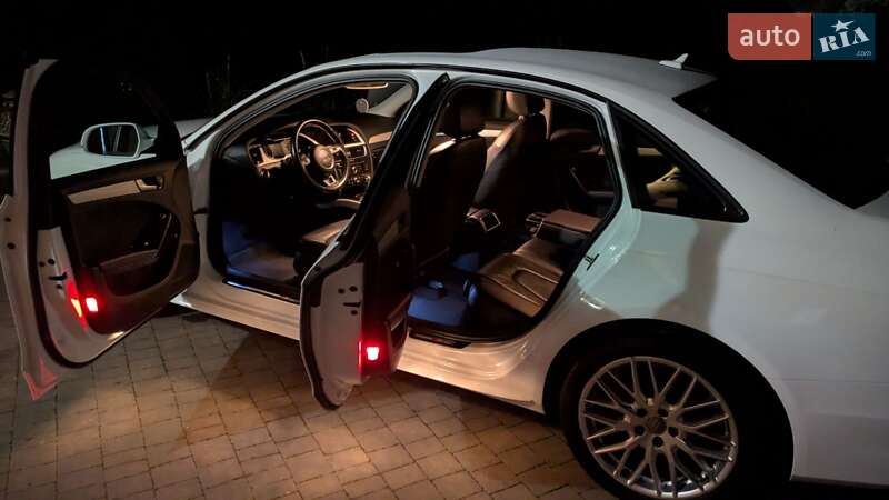 Седан Audi A4 2015 в Луцке