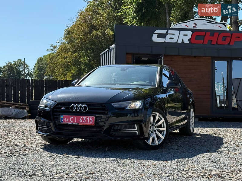 Седан Audi A4 2017 в 