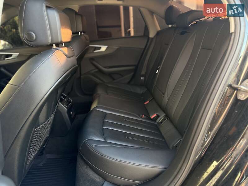Седан Audi A4 2017 в Львове