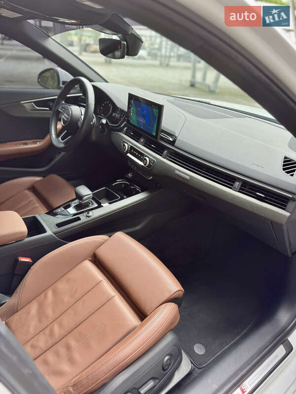 Седан Audi A4 2020 в Львове
