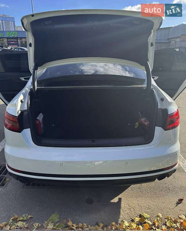 Седан Audi A4 2018 в Киеве
