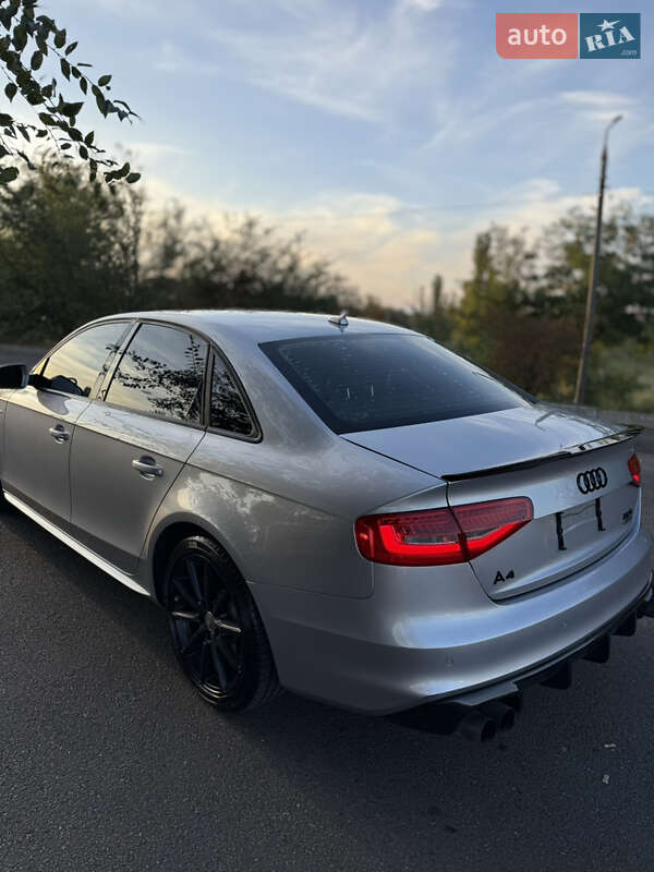 Седан Audi A4 2014 в Кривом Роге