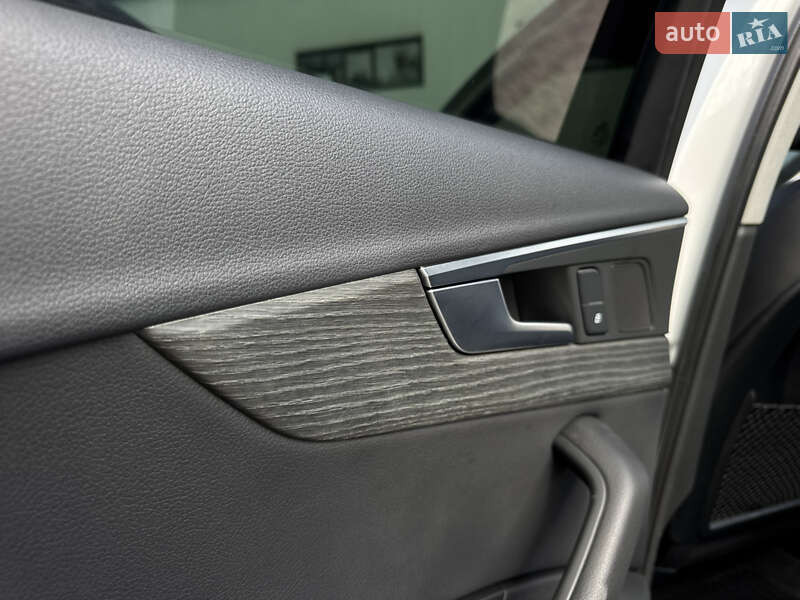 Седан Audi A4 2018 в Ивано-Франковске