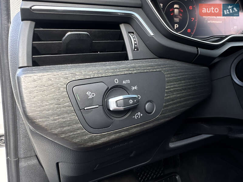 Седан Audi A4 2018 в Ивано-Франковске