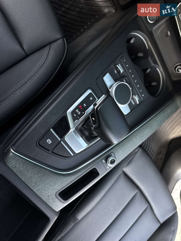Седан Audi A4 2018 в Ивано-Франковске