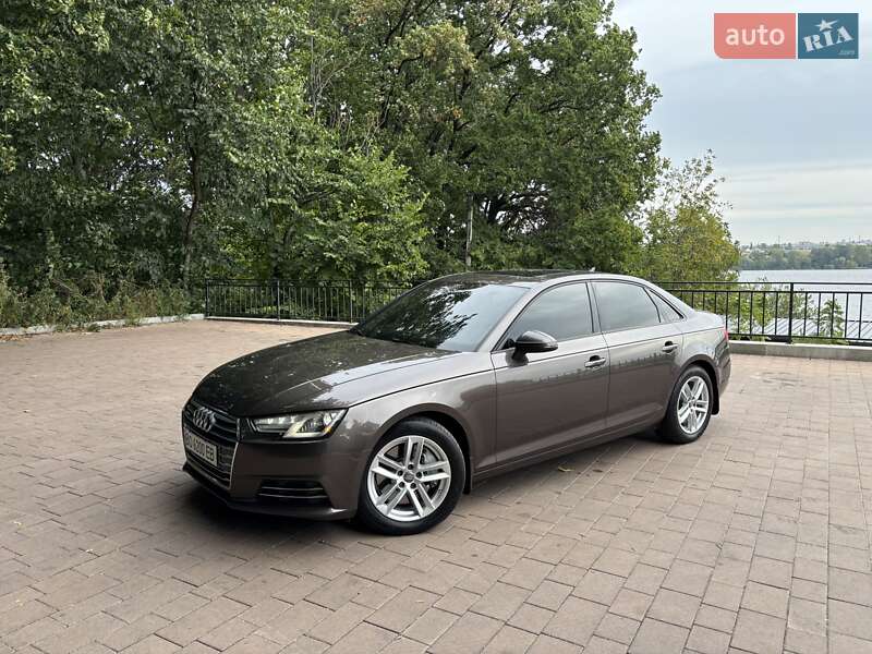 Седан Audi A4 2016 в Тернополе