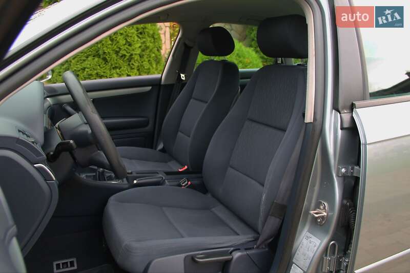 Седан Audi A4 2006 в Сарнах