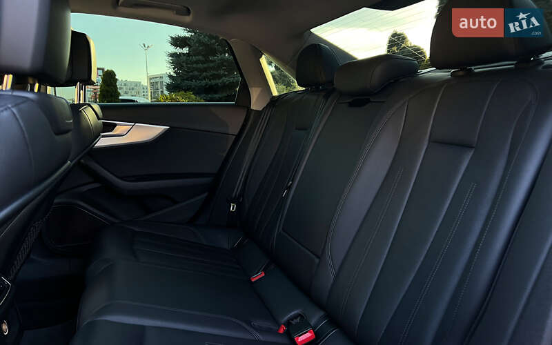 Седан Audi A4 2016 в Львове