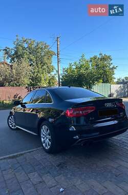 Седан Audi A4 2015 в 