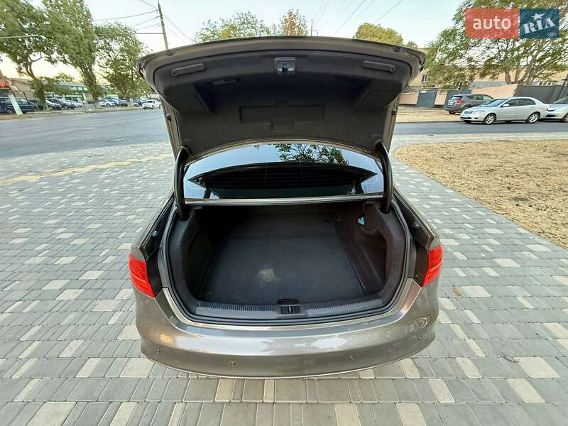 Седан Audi A4 2014 в Одессе