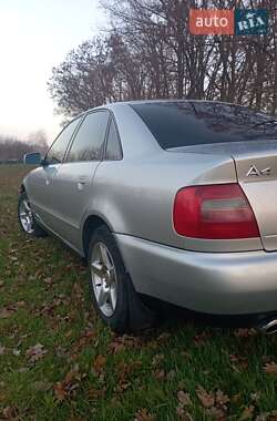 Седан Audi A4 1998 в 
