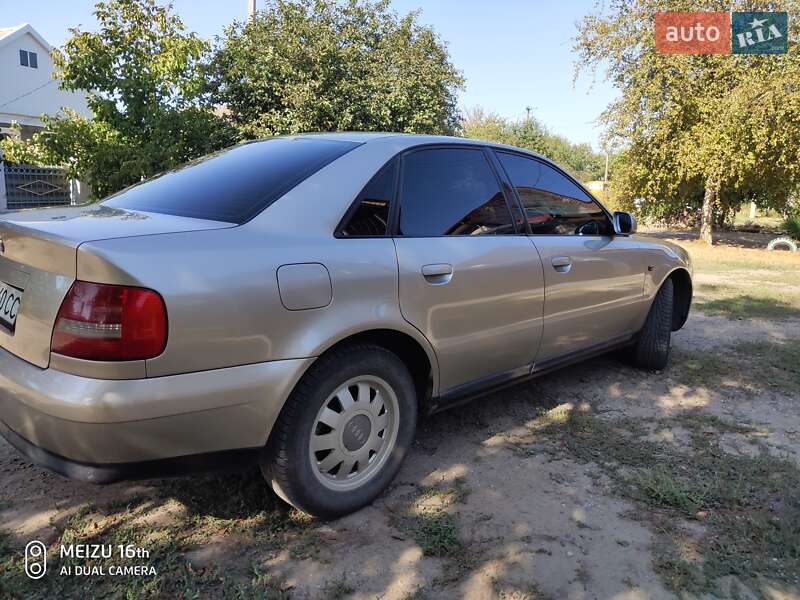 Седан Audi A4 2000 в Херсоне