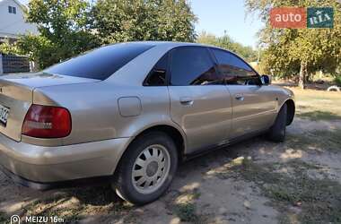 Седан Audi A4 2000 в 
