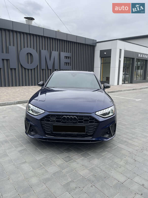 Седан Audi A4 2022 в Виннице