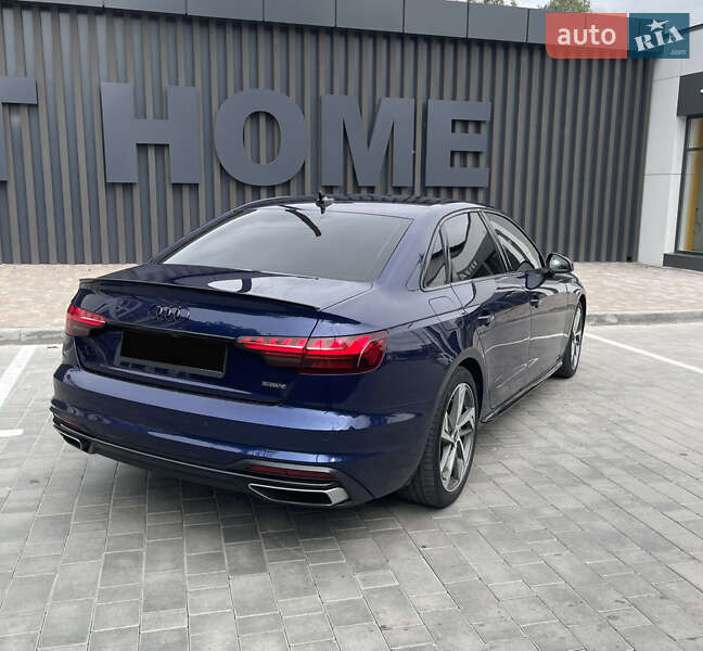 Седан Audi A4 2022 в Виннице
