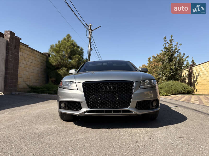 Седан Audi A4 2011 в Новомосковске