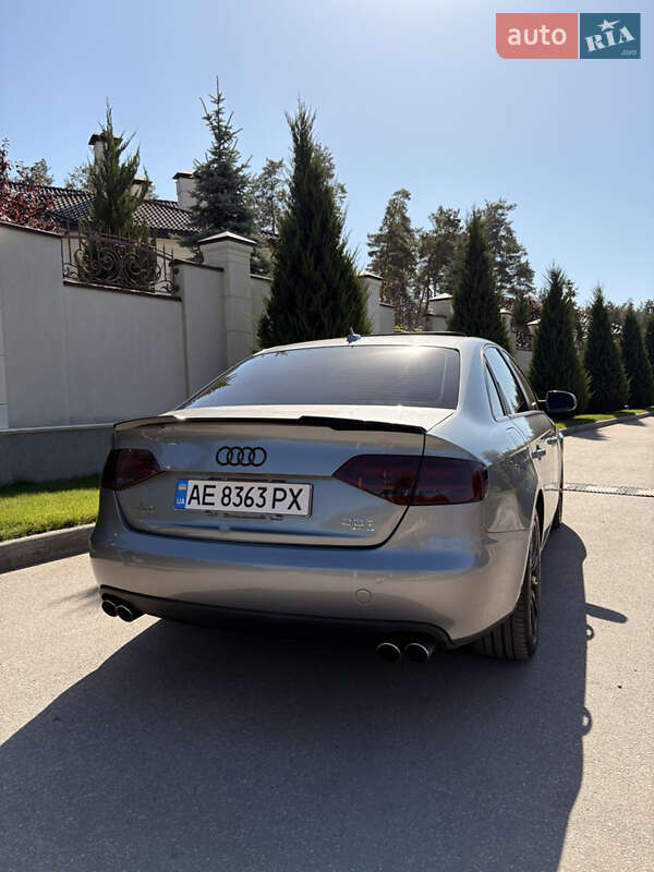 Седан Audi A4 2011 в Новомосковске