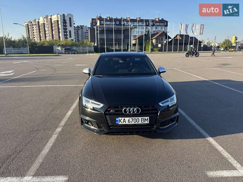 Седан Audi A4 2017 в Киеве