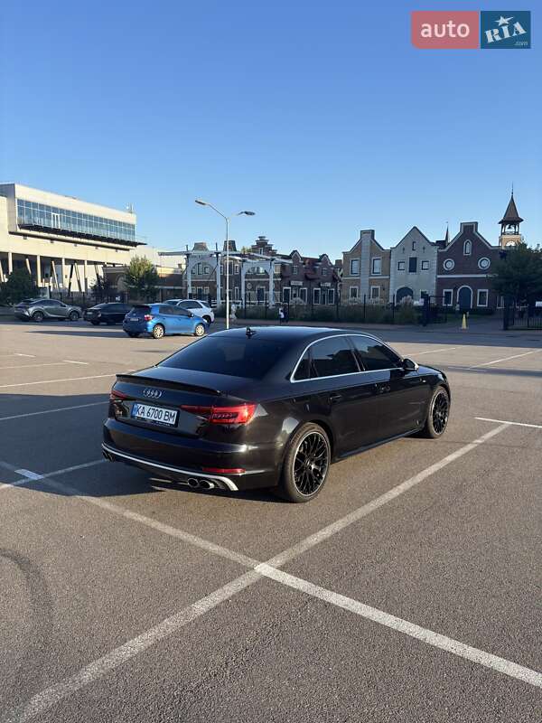 Седан Audi A4 2017 в Киеве