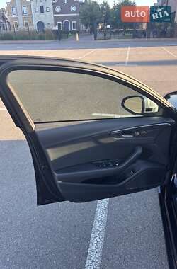 Седан Audi A4 2017 в 