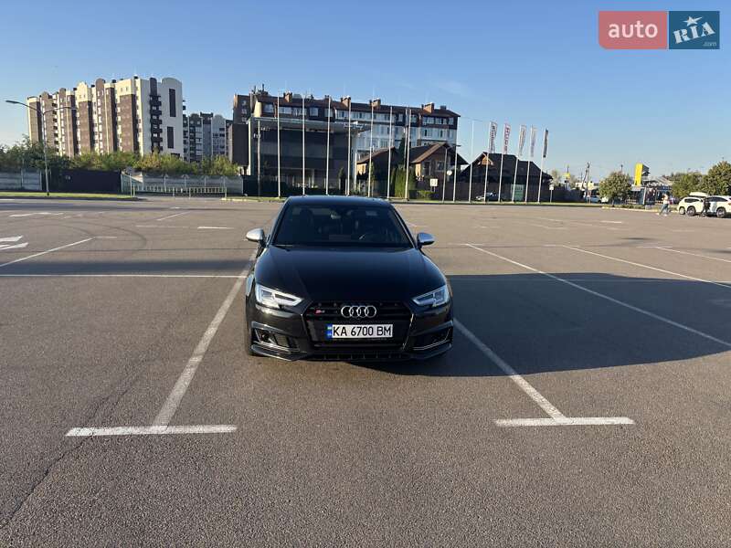 Седан Audi A4 2017 в Киеве
