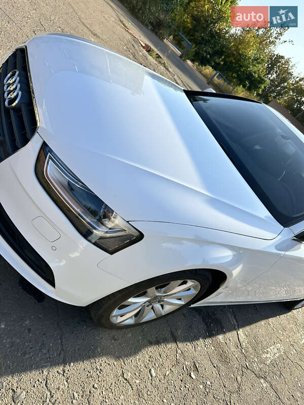 Седан Audi A4 2015 в Славянске